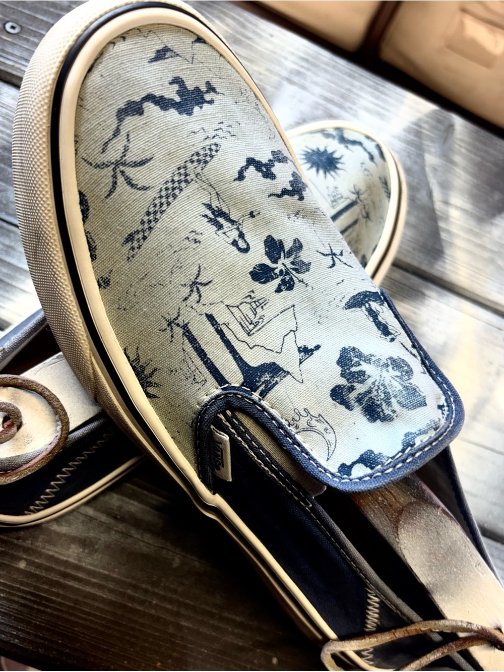 Vans slip on sneakers with blue and white oriental-style print Womens 10 - Picture 6 of 8